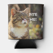 おもしろい生意気な猫にかみつく 缶クーラー (正面)