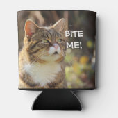 おもしろい生意気な猫にかみつく 缶クーラー (裏面)