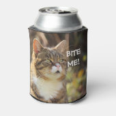 おもしろい生意気な猫にかみつく 缶クーラー (缶裏面)