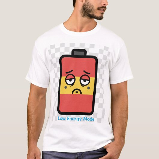 おもしろい疲れた電池の顔 Tシャツ (正面)