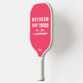 おもしろい疲れ退職したていない年のイニシャル赤白 ピックルボールラケット (左)
