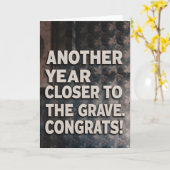 おもしろい皮肉な誕生日が墓場に近い カード (黄色い花)