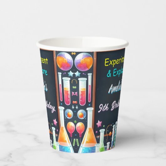 おもしろい研究室キッズギークおたく不機嫌サイエンス9誕生日 紙コップ (左)