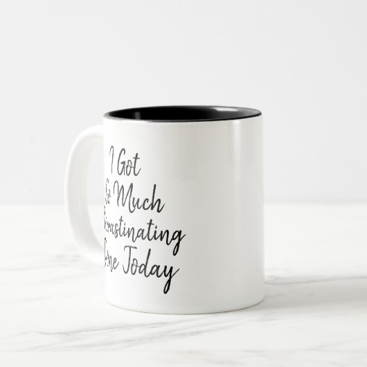 "おもしろい私はそんなに得ました"今日できていた先延ばしにすることを ツートーンマグカップ (正面左)