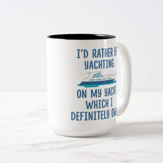 おもしろい私は私のヨットでむしろヨットに乗っていました ツートーンマグカップ (正面右)