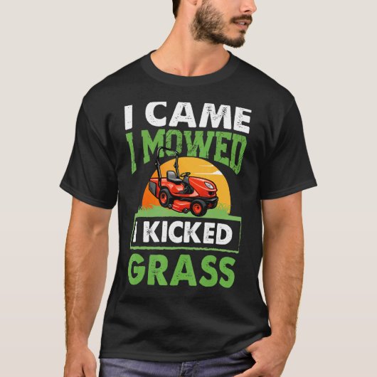 おもしろい私来は刈り込み私は芝生の芝刈り込みガーを蹴った Tシャツ (正面)
