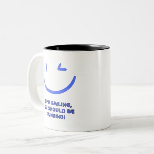 「おもしろい笑いながら笑え走る引用文 ツートーンマグカップ (正面左)
