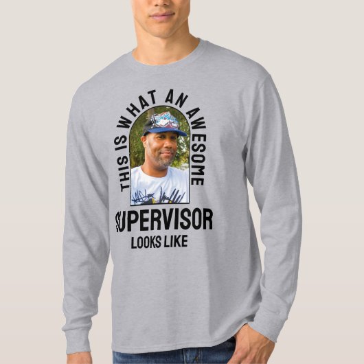 おもしろい素晴らし監督者が写真協力者に見える Tシャツ (正面)