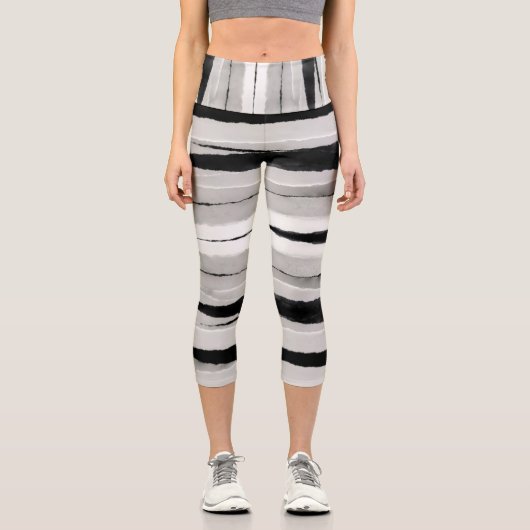 おもしろい絵を描ストライプグレーとブラックパターン（の模様が）ある カプリレギンス (正面)