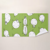 おもしろい羊ヨガをしている バスタオル (バスタオル)