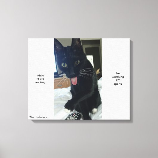 おもしろい舌リモートキャットアートKCスポーツ キャンバスプリント (正面)