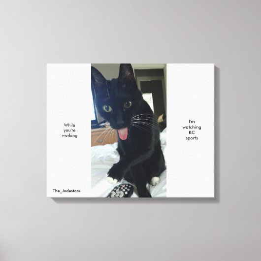 おもしろい舌リモートキャットアートKCスポーツ キャンバスプリント (正面)