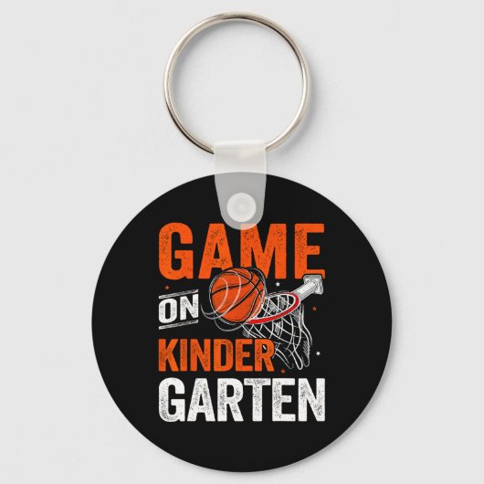 おもしろい試合幼稚園バスケットボール初日 キーホルダー (正面)