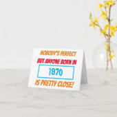 おもしろい誕生年Nobody's Perfect誕生日 カード (黄色い花)