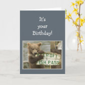 おもしろい誕生日いくつかのルールを破るクマ動物 カード (黄色い花)