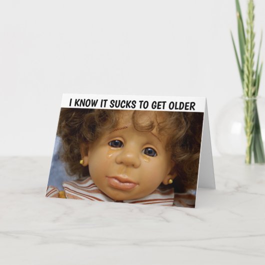 おもしろい誕生日カード、あなたはまだ人形 カード (正面)
