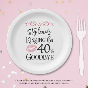 おもしろい誕生日キスをするA Decade Goodbyeカスタム ペーパープレート