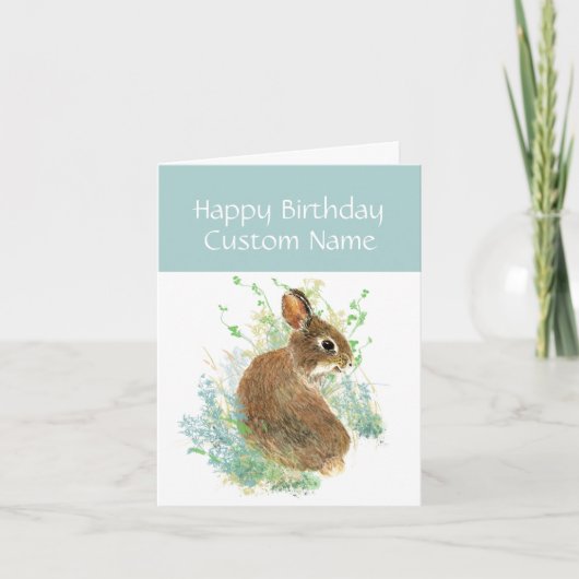 おもしろい誕生日名前をカスタムするかわいいウサギ、ニンジンのケーキ カード (正面)