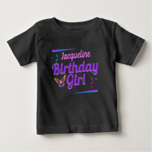 おもしろい誕生日女の子(ベビー名) ベビーTシャツ