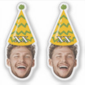 おもしろい誕生日顔とパーティーハットとカスタム年齢 シール (正面)