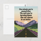 おもしろい誕生日　年をとる　車を降りる ポストカード (正面/裏面)