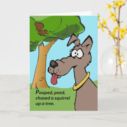 おもしろい誕生日、漫画の犬、木のリス カード (黄色い花)