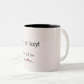 おもしろい語ユーモアのある赤ワイン赤面ピンクハングオーバー ツートーンマグカップ (正面右)