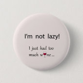 おもしろい語ユーモアのある赤ワイン赤面ピンクハングオーバー 缶バッジ (正面)