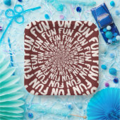 おもしろい語繰り返しスパイラルクリームバーガンディーレッド紙 ペーパープレート (パーティー)