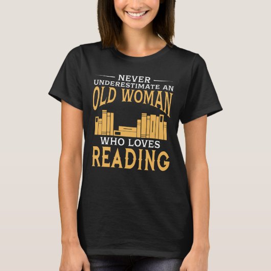 おもしろい読むことを愛する老女 Tシャツ (正面)