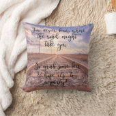 おもしろい諺の鉄道線路の背景 クッション (ブランケット)