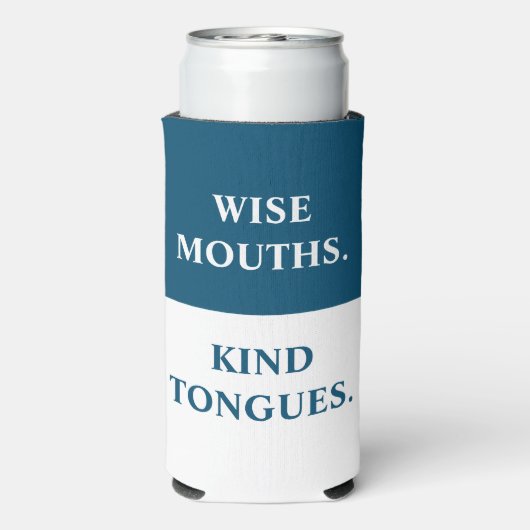 「おもしろい賢い口だ親切な舌だ。」 青と白 スリム缶クーラー (Seltzer裏面)