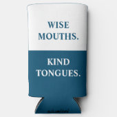 「おもしろい賢い口だ親切な舌だ。」 青と白 スリム缶クーラー (正面)