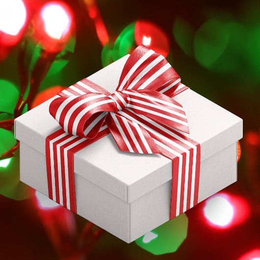 おもしろい赤と白ストライプの サテンリボン