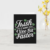 おもしろい走St patricks dayアイリッシュ私はウィー・ビだった カード (黄色い花)
