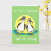 おもしろい踊り海鳥の漫画イラストレーション カード (黄色い花)