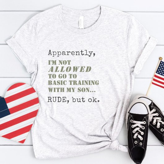 おもしろい軍隊ママ基本的なトレーニングのギフト遠くに行く Tシャツ