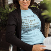 おもしろい軍隊ママ基本的なトレーニングのギフト遠くに行く Tシャツ