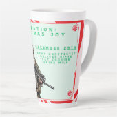 おもしろい軍隊/クリスマスサンタ カフェラテマグ (右アングル)
