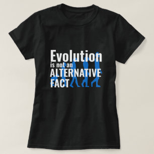 「おもしろい進化は別の事実ではない」 Tシャツ