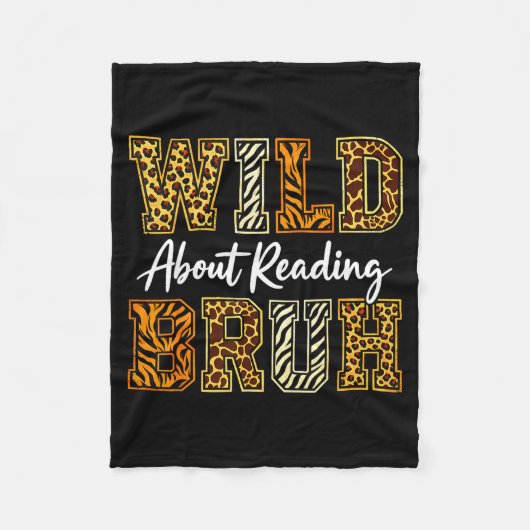 おもしろい野生動物の本を読む少年のTシャツ フリースブランケット (正面)