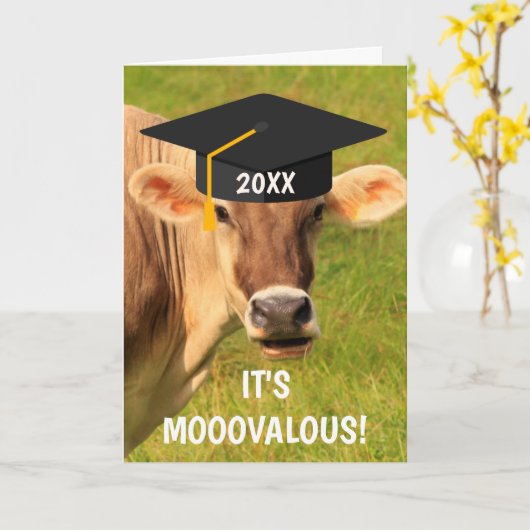 おもしろい間抜けと牛の卒業 カード (黄色い花)