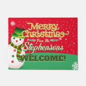 おもしろい雪だるまと家族の名前をRED Welcomeに表示 ドアマット (正面)