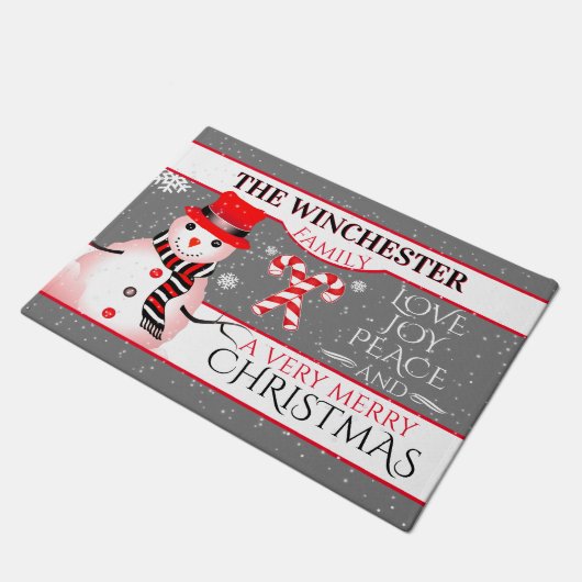 おもしろい雪だるまinレッドハットとスカーフ | GREYクリスマス ドアマット (アングル)