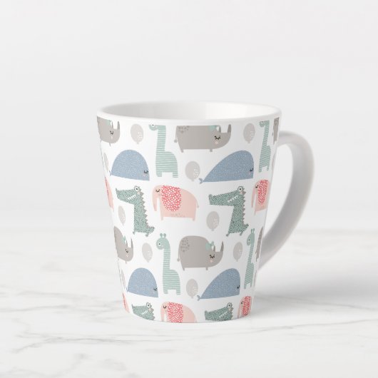 おもしろい顔かわいいドードル動物のパターン カフェラテマグ (右アングル)