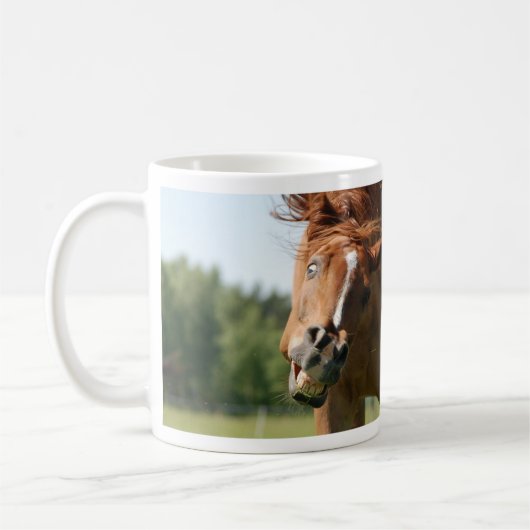 おもしろい馬の顔は、目がカールした熱狂する唇 コーヒーマグカップ (左)