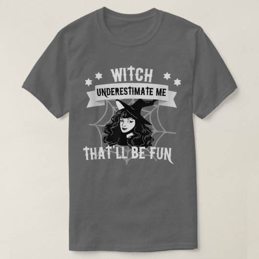 おもしろい魔女になる私を過小評価 Tシャツ (デザイン正面)