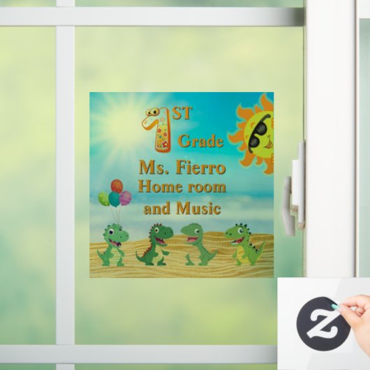 おもしろい1年生の校舎の窓にしがみつく ウィンドウサイン (ホーム)