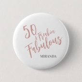 おもしろい50と素晴らしいバラ金ゴールド50誕生日 缶バッジ (正面)