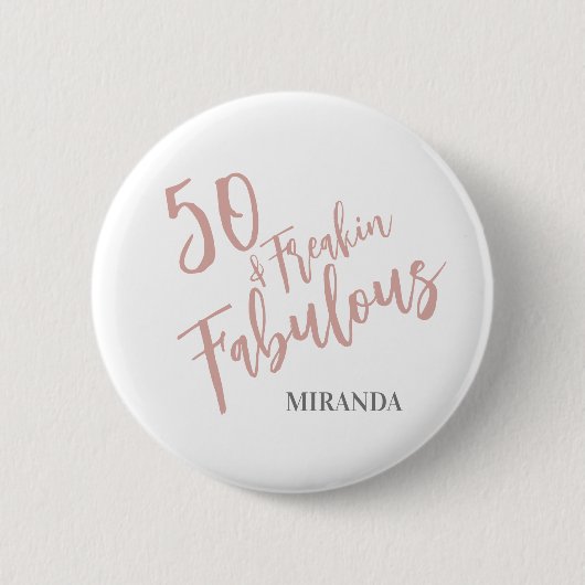 おもしろい50と素晴らしいバラ金ゴールド50誕生日 缶バッジ (正面)